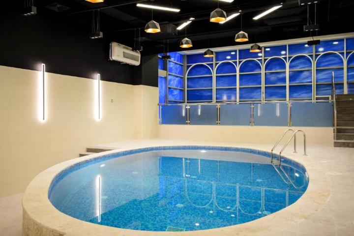 Saraya Corniche Hotel Pool