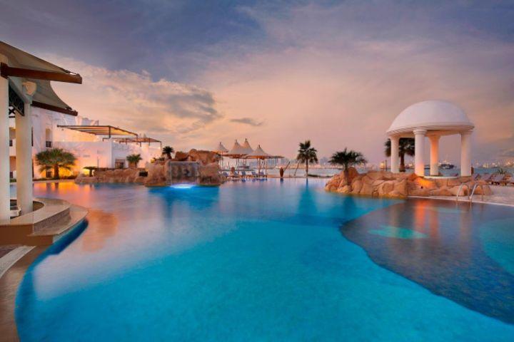 Sharq Village & Spa Pool