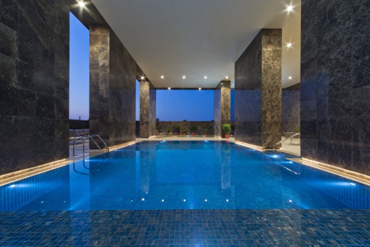 voco Doha West Bay Suites Pool photo 2