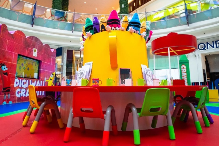 Crayons & Bricks photo 1