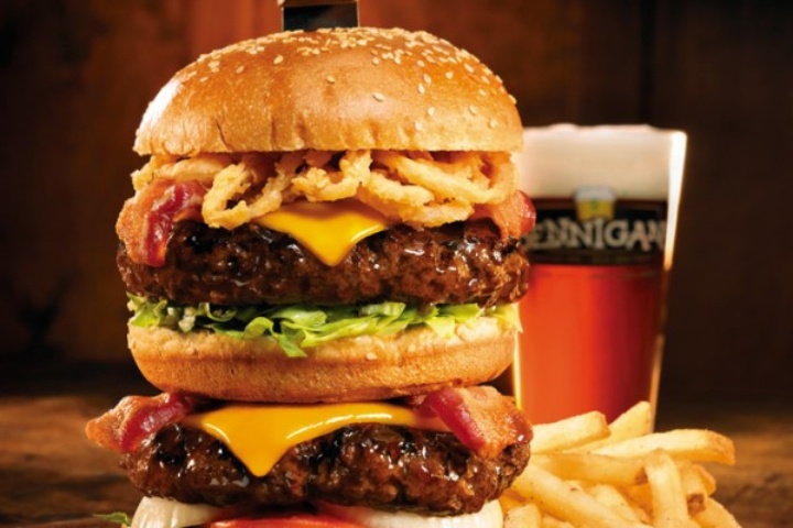 Bennigans photo 1