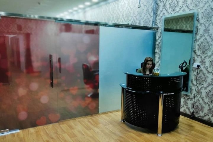 Red Salon For Ladies photo 4
