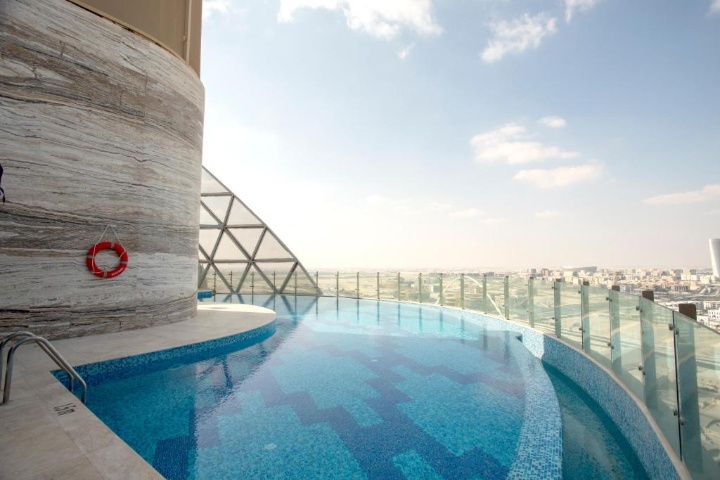 Marina Stream Pool photo 3
