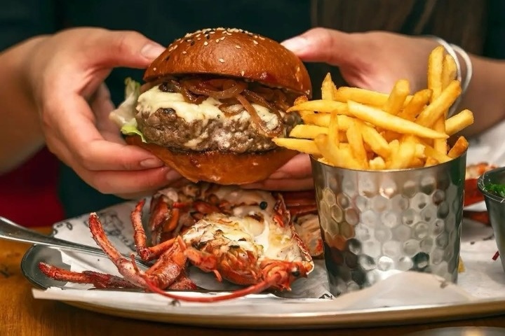 Burger & Lobster photo 3